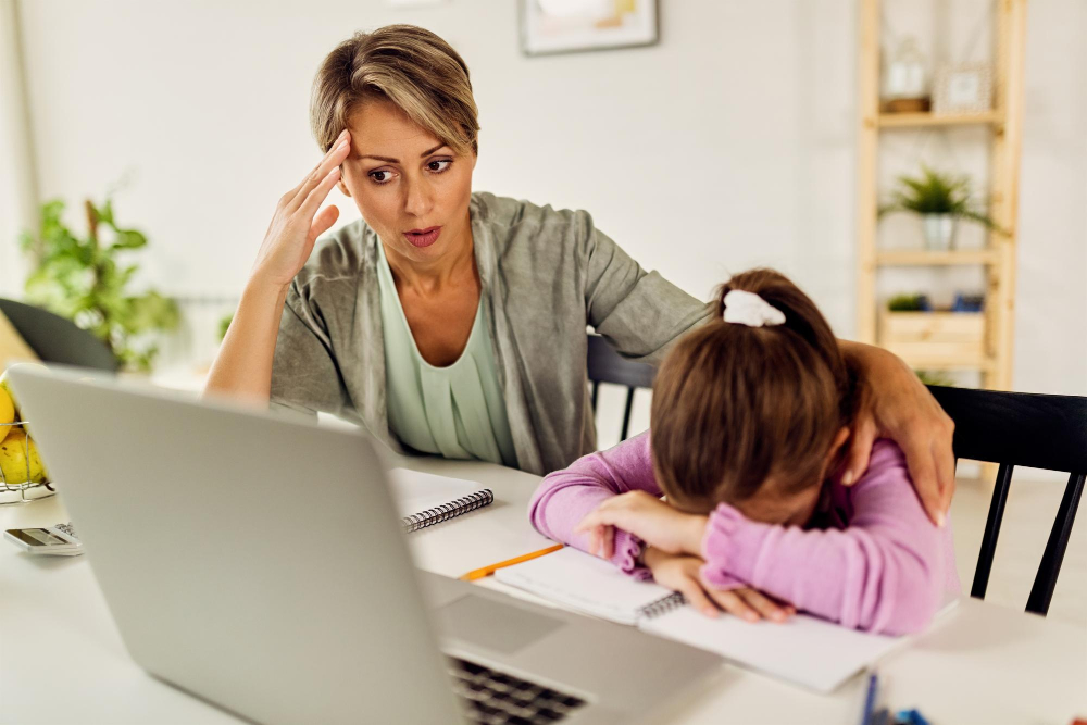 Burnout statt Familienglück? – Studie der KKH zeigt: Stresslevel bei Eltern steigt