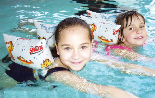 Schwimmhilfen sind überlebenswichtig, denn immer weniger Kinder können schwimmen