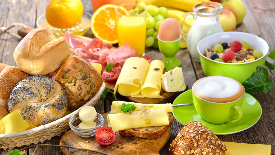 Frühstücken wie ein Kaiser Eine reichhaltige Morgenmahlzeit hilft dabei, gesund zu bleiben