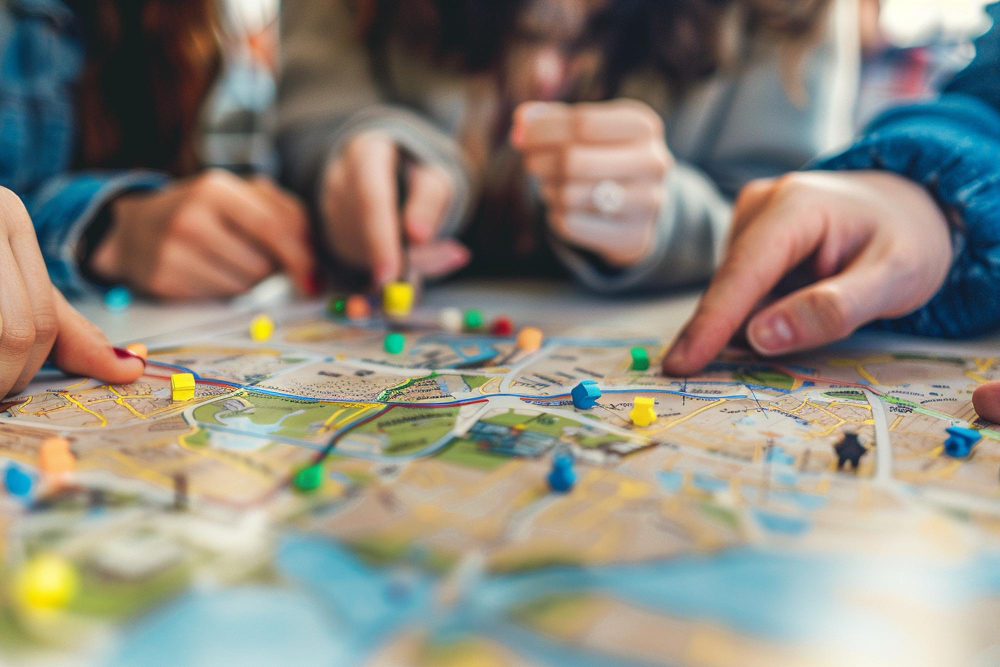 Spiele-Tipp: Gute Laune für unterwegs – Das sind die besten Reisespiele